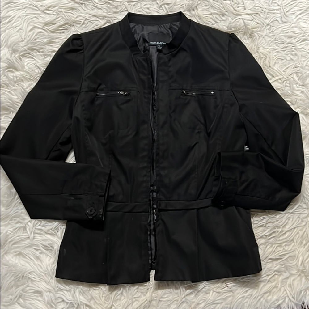 Classy peplum jacket 🖤